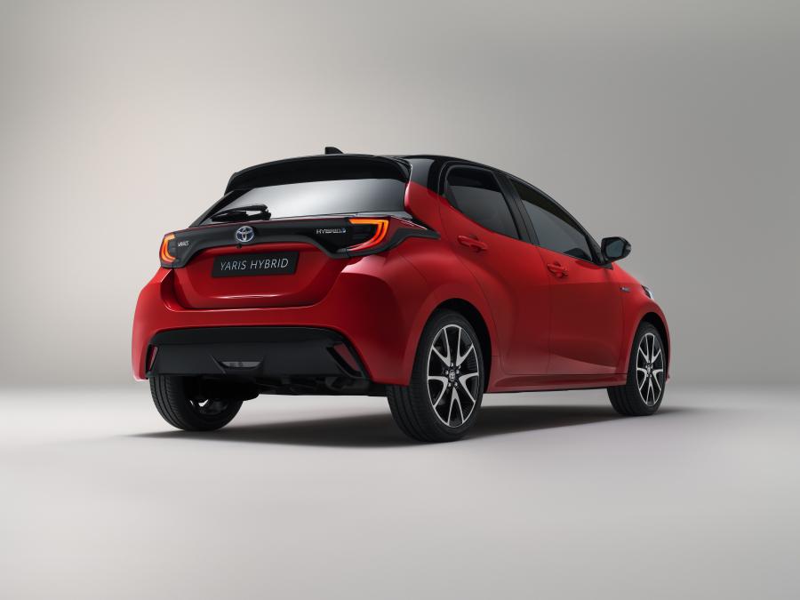  Toyota Yaris Hybrid 2020 года  (WW) (фото 9 из 111)